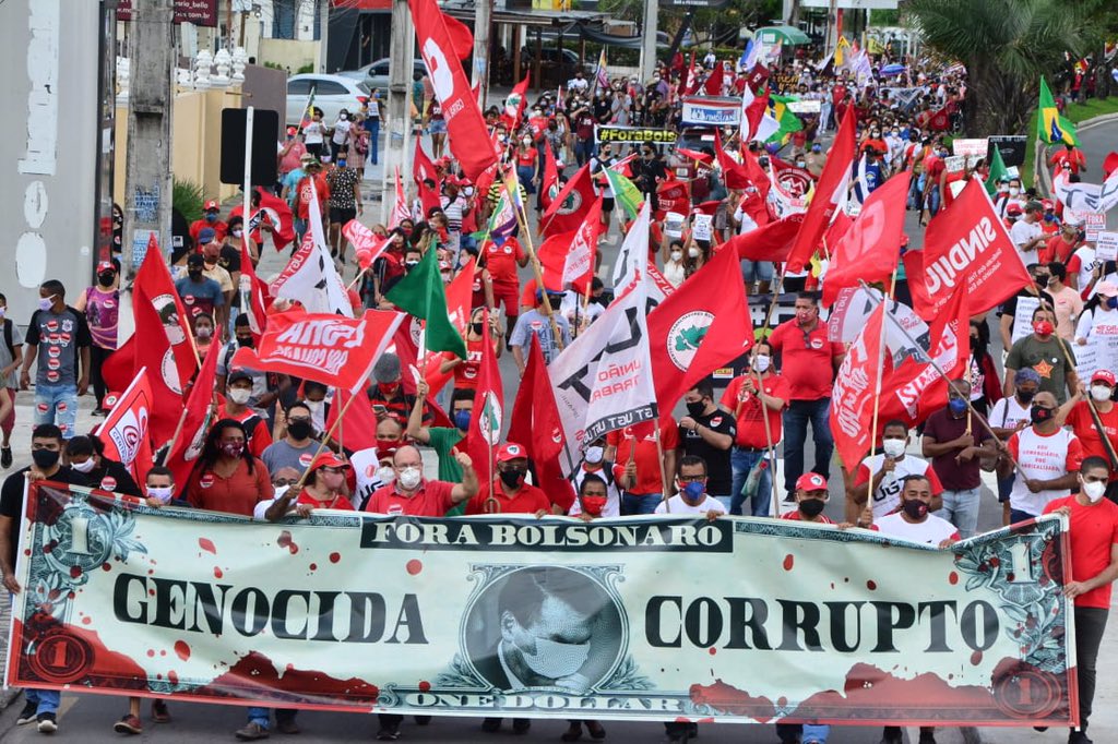 Manifestantes protestam contra bolsonaro e a favor da vacina em Aracaju