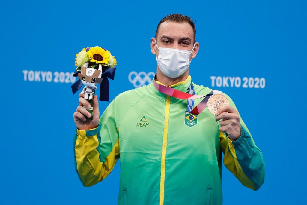 Olimpiada Fernando Scheffer fatura bronze na natacao