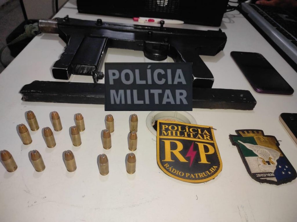 Policia Militar prende homem com submetralhadora em Socorro