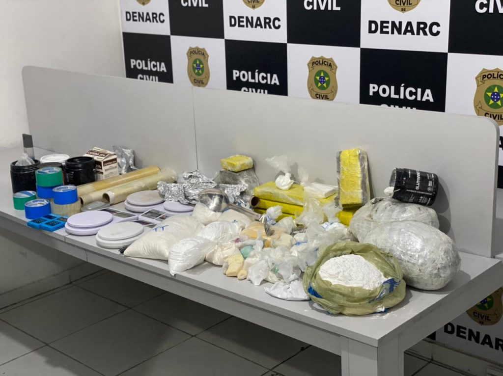 Policia apreende grande quantidade de maconha crack e cocaina em Aracaju