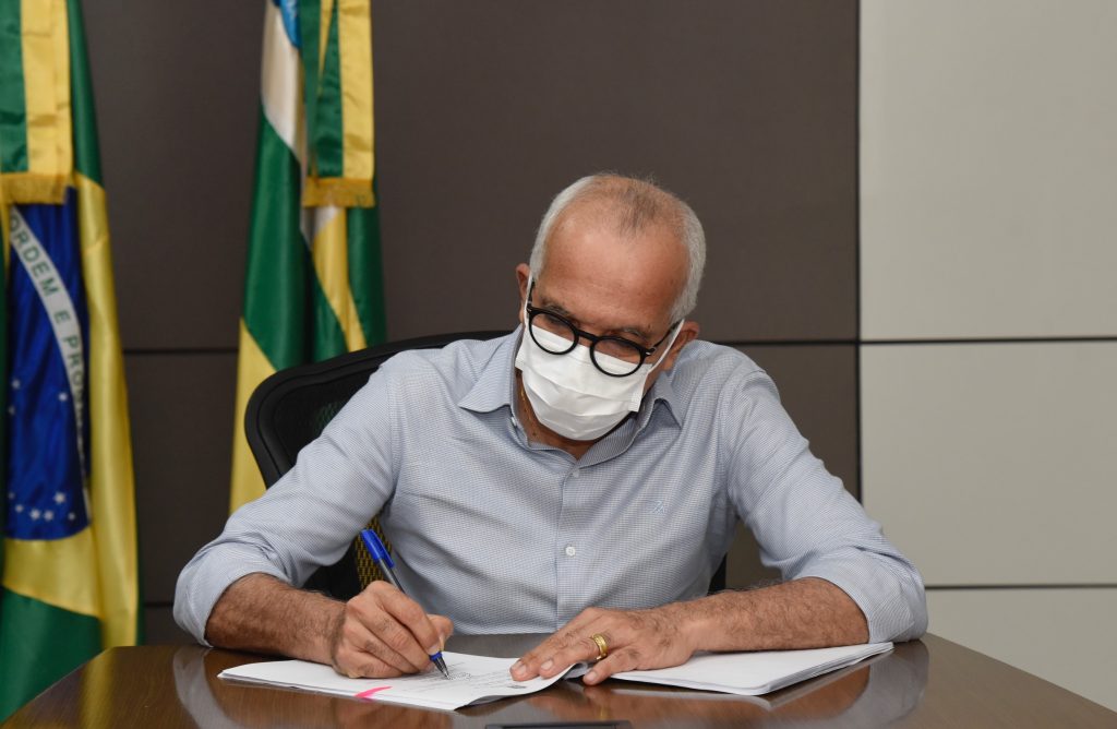 Prefeito de Aracaju sanciona Lei de Diretrizes Orcamentarias para 2022 com previsao de mais de R 25 bi