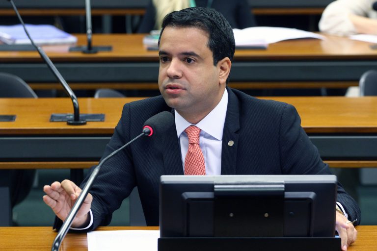 Projeto preve teste de anticorpos contra Covid no SUS e nos planos de saude