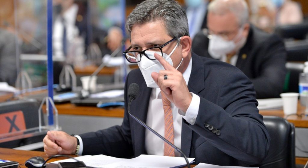 Quem a senhora esta protegendo questiona Rogerio Carvalho a fiscal do contrato para compra da Covaxin