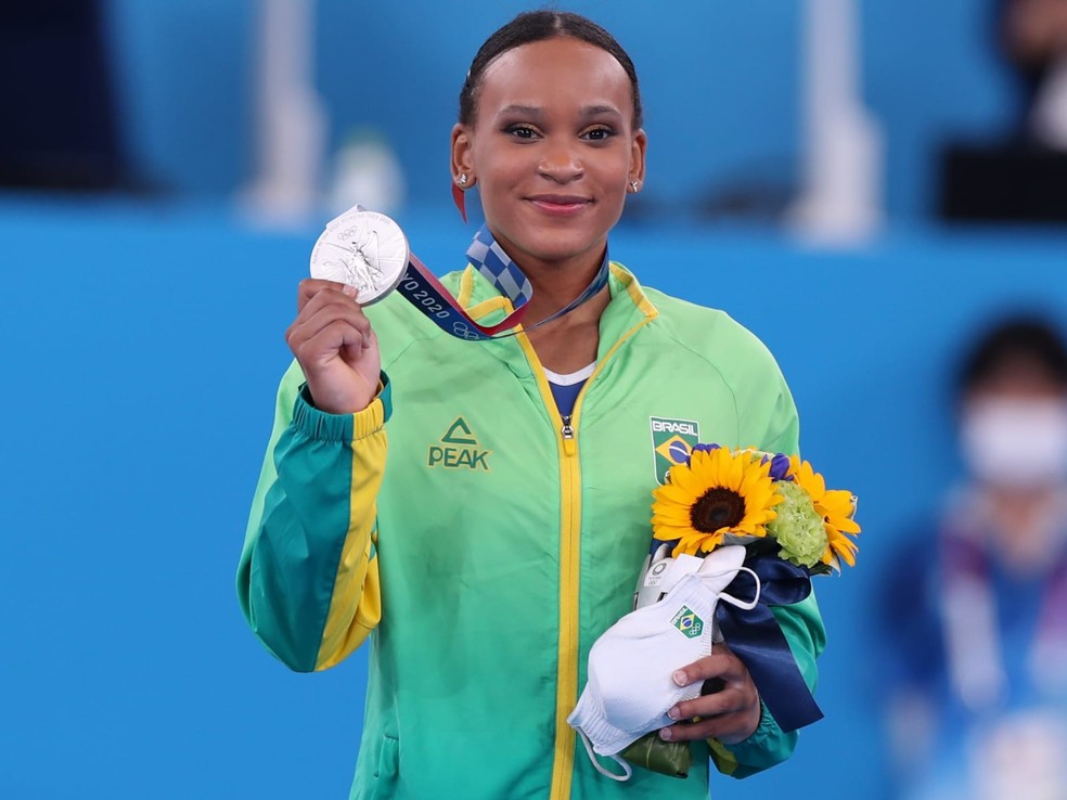 Rebeca Andrade conquista prata inedita para a ginastica feminina do Brasil