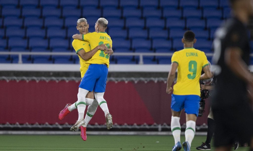 Richarlison brilha e Brasil vence Alemanha na estreia da Olimpiada