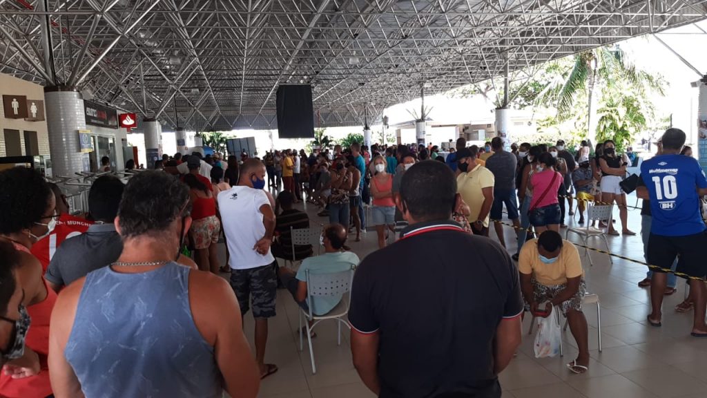 Rodrigo Valadares e Emília Corrêa criticam aglomeração registrada na Unit em Aracaju 1 Rodrigo Valadares e Emilia Correa criticam aglomeracao registrada na Unit em Aracaju