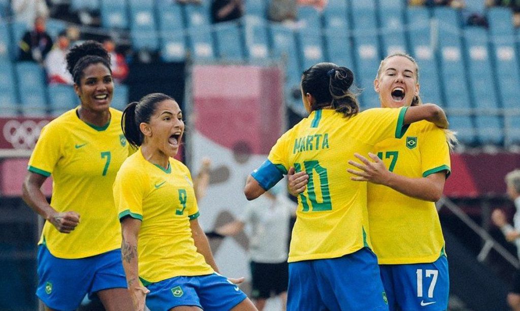 Selecao feminina goleia China na estreia do Brasil na Olimpiada