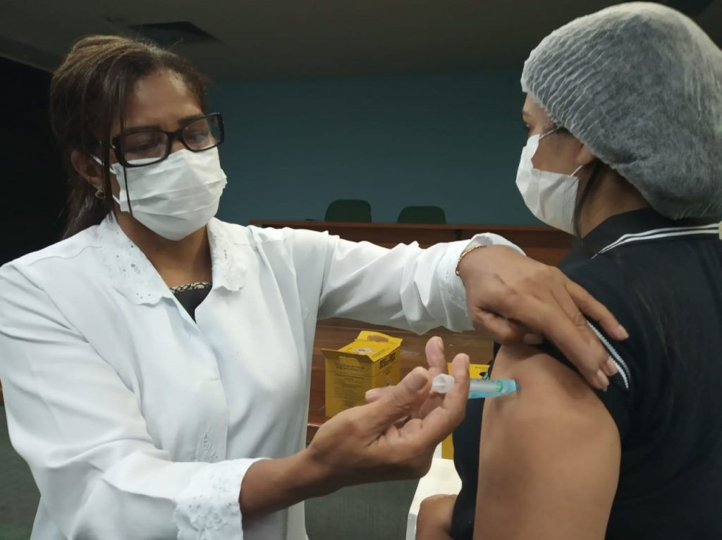 Sergipe alcanca 71 da populacao prioritaria com vacina da gripe