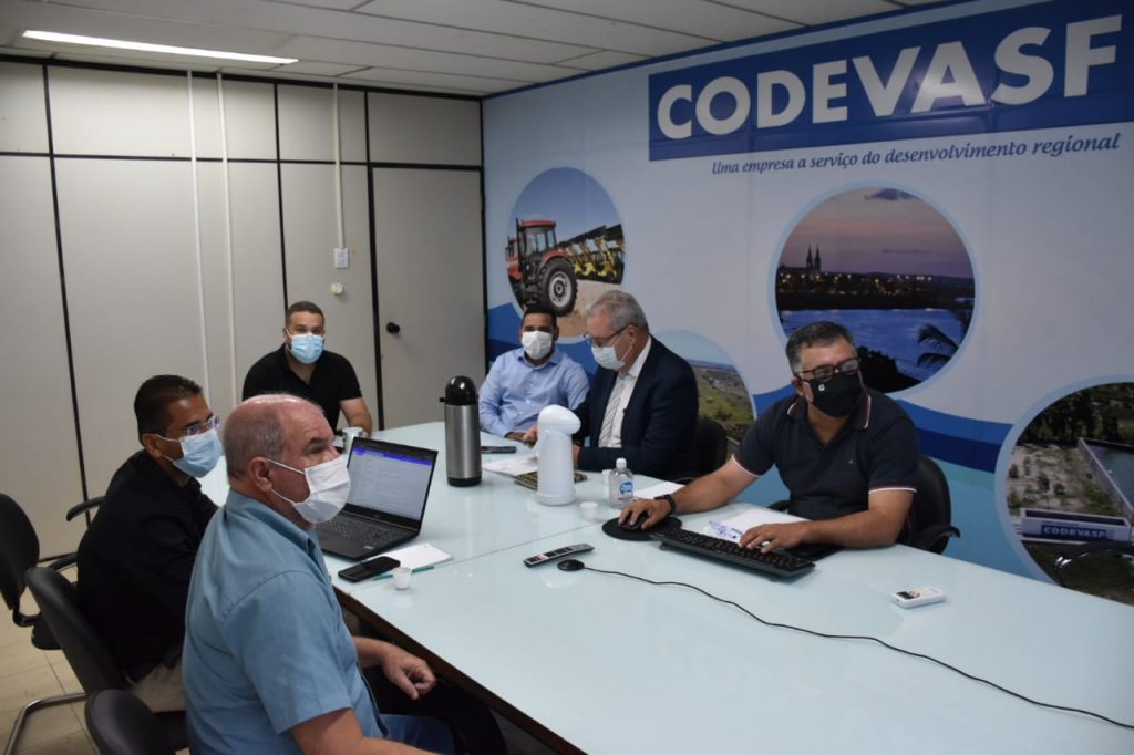 Superintendente da Codevasf e prefeito se reunem para definir processo de recuperacao na Orla de Ilha das Flores