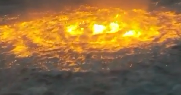 Vazamento de gas causa incendio no mar do Golfo do