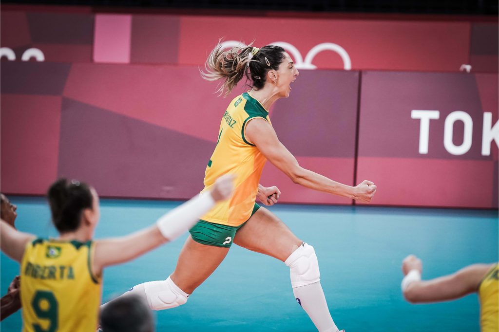 Volei brasileiras tem vitoria apertada contra dominicanas