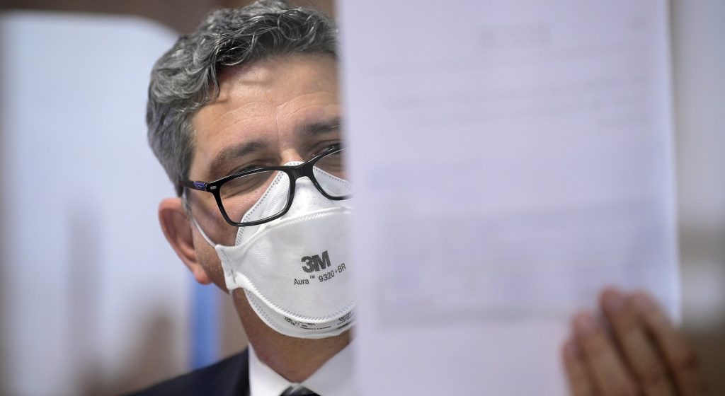 A lata de lixo do Senado e o lugar para onde vai o pedido de Bolsonaro afirma Rogerio Carvalho