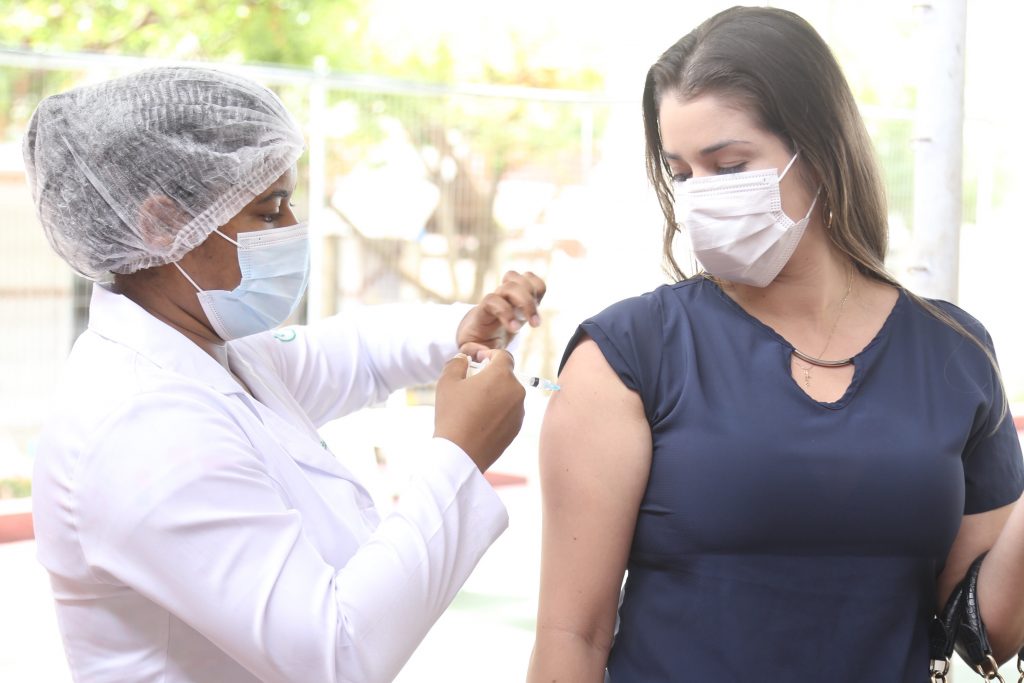 Aracaju imuniza 2.651 pessoas com a segunda dose neste sabado 28