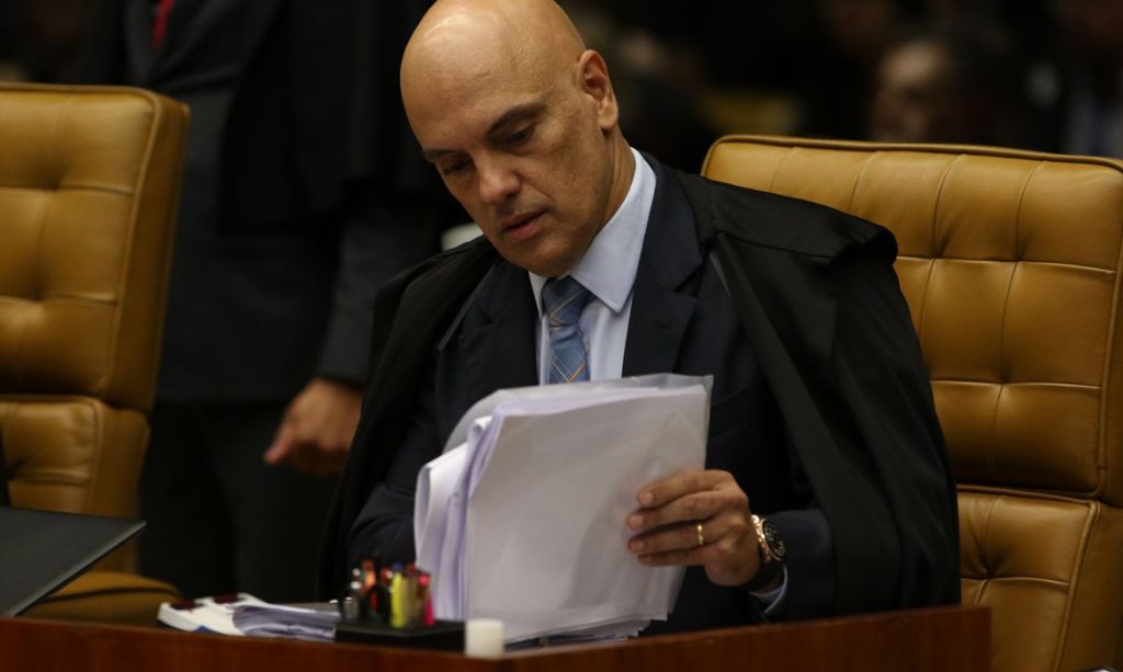 Bolsonaro formaliza pedido de impeachment do ministro do STF Alexandre de Moraes