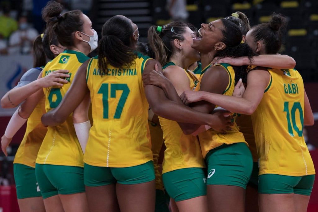Brasil vence Comite Olimpico Russo e vai as semifinais no volei feminino