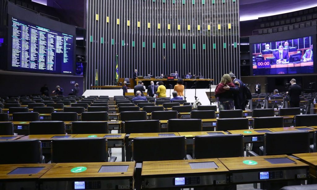 Camara aprova texto base do projeto de privatizacao dos Correios