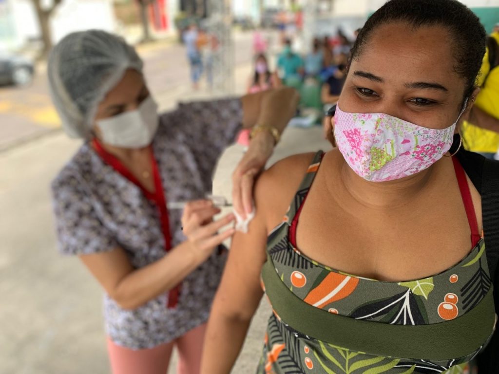 Capela anuncia vacinacao de jovens com 18 anos