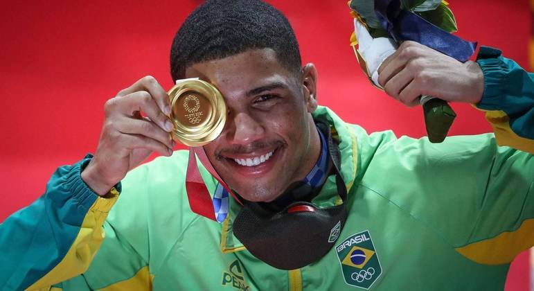 Com nocaute brasileiro Hebert Conceicao conquista ouro no boxe em Toquio