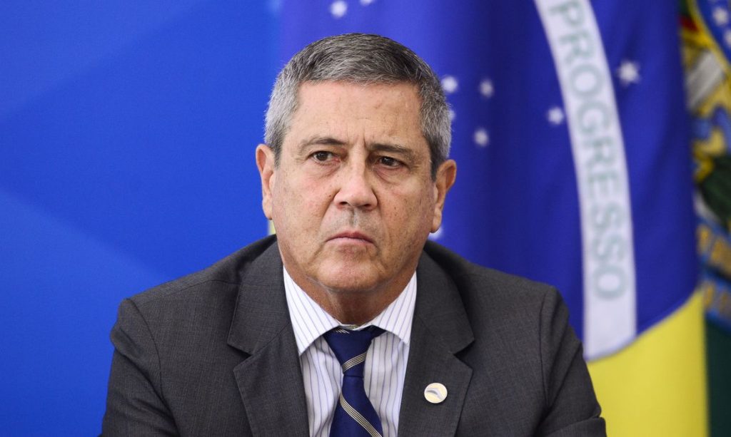Comissao da Camara convoca ministro da Defesa para explicar fala sobre voto impresso