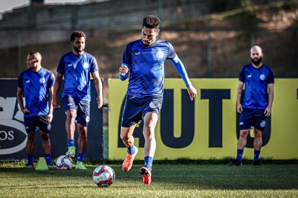 Confianca enfrenta Cruzeiro pelo Brasileirao nesta sexta 20 partida tera presenca do VAR