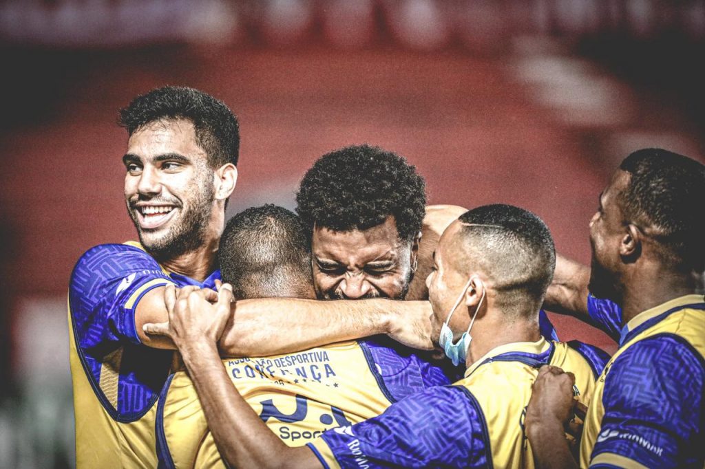 Confianca surpreende e goleia Nautico por 4x0 fora de casa pelo Brasileirao