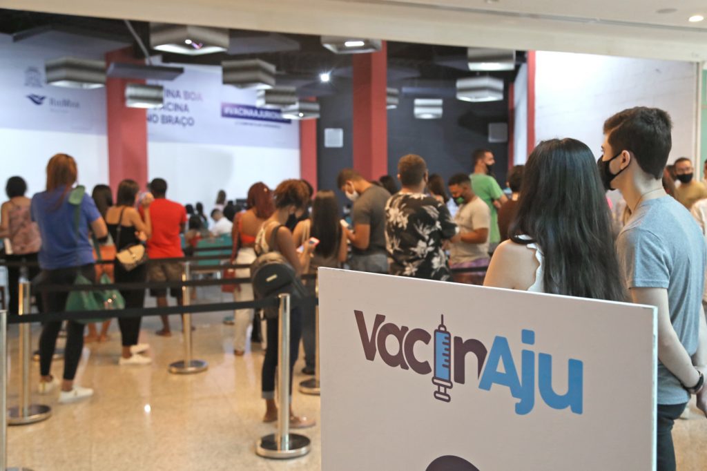Covid 19 Aracaju comeca repescagem da vacinacao para publico de 52 e 55 anos