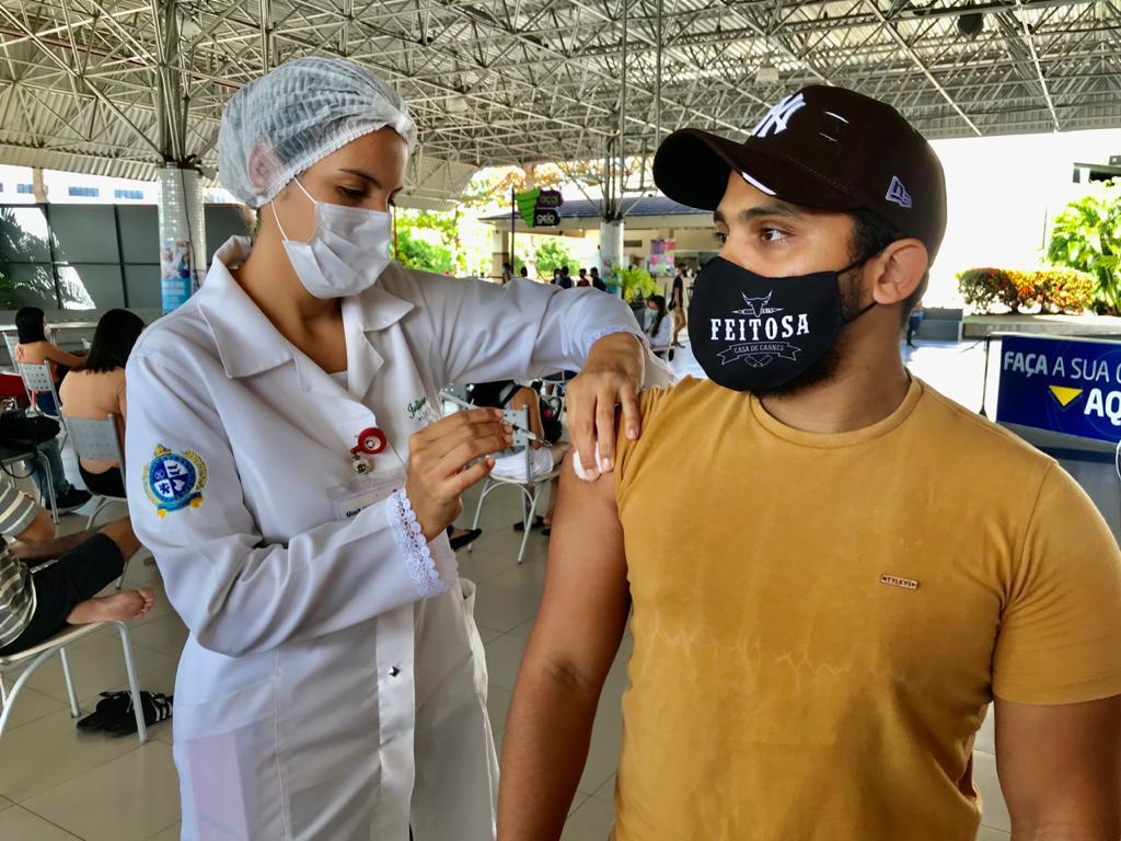 Covid 19 Aracaju inicia vacinacao dos jovens de 23 anos nesta quinta 12