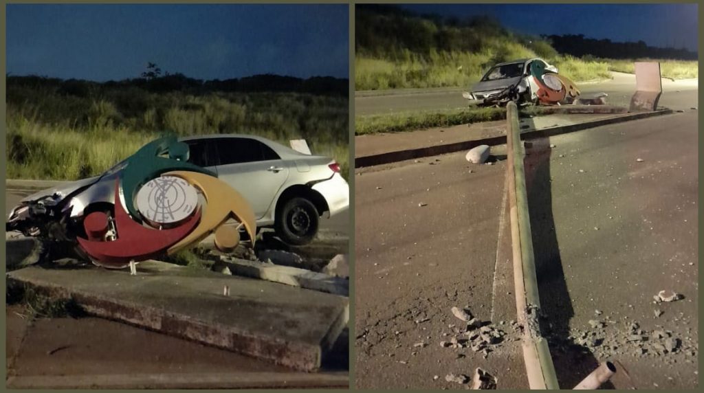 Motorista perde controle e derruba poste em Nossa Senhora do Socorro
