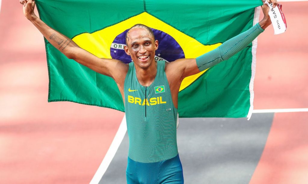 Olimpiada Alison dos Santos conquista bronze nos 400 m com barreiras