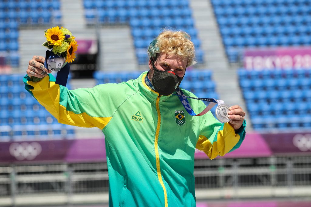 Pedro Barros conquista prata no skate park da Olimpiada