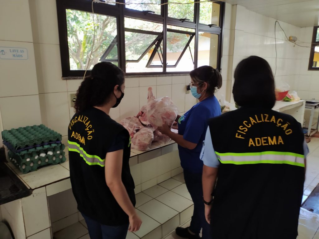 Policia apreende animais em abatedouro clandestino em Lagarto