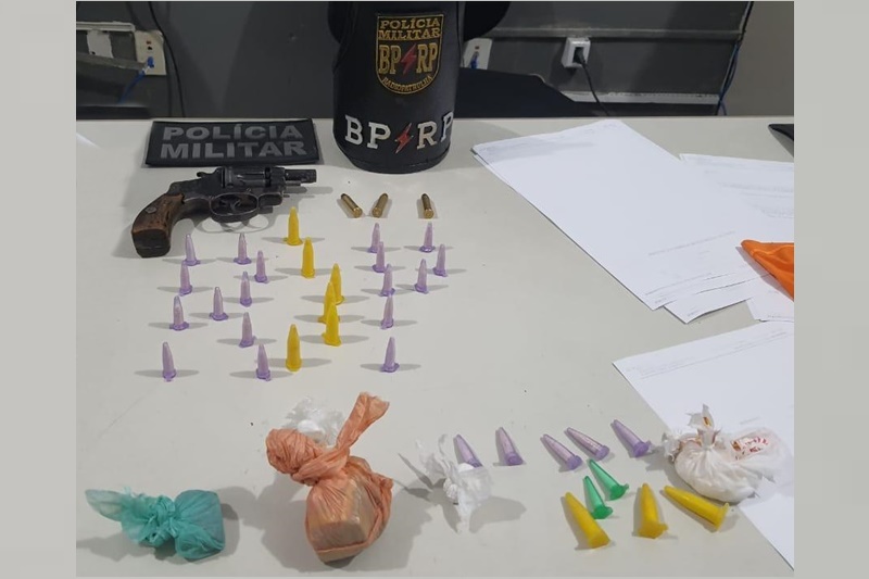 Policia encerra festa clandestina na Barra dos Coqueiros e apreende drogas e arma