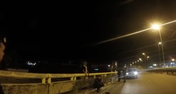 Policia impede suicidio por enforcamento no viaduto do DIA em Aracaju veja videoo