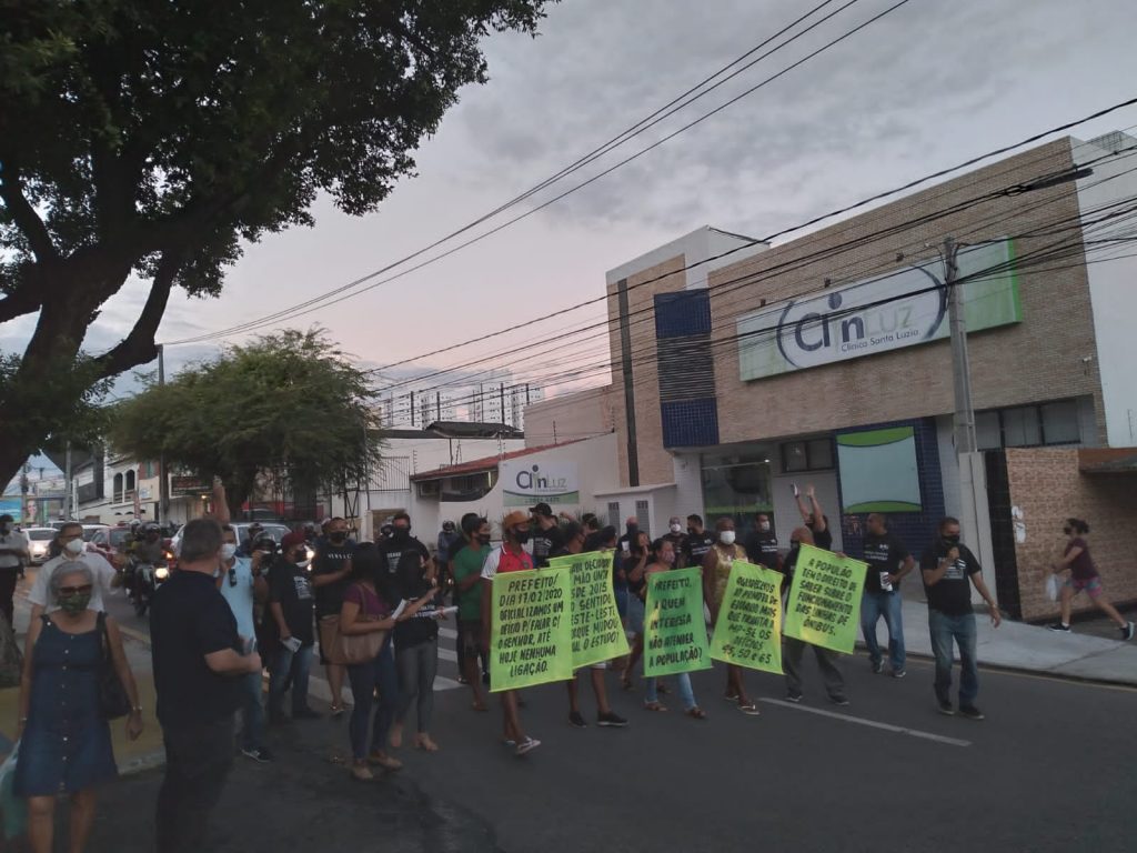 Populacao faz manifestacao contra mudanca no sentido da Avenida Nestor Sampaio neste sabado 7