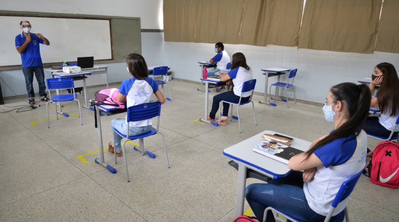 Professores decidem suspender a greve na rede estadual retorno nao sera imediato