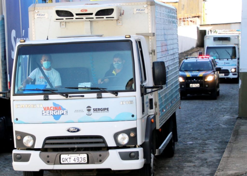 SES inicia distribuicao de mais de 74 mil doses de vacinas aos municipios