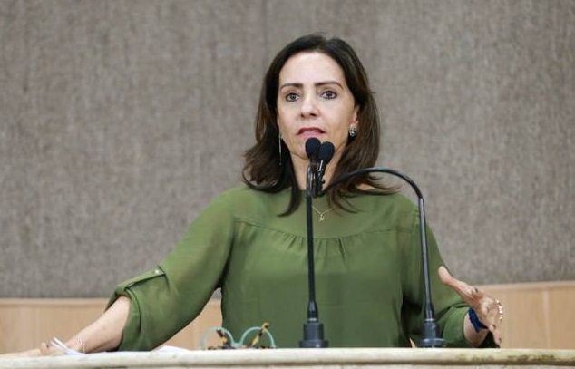 ‘A base de Edvaldo esta rachada na Camara de Aracaju afirma Emilia Correa