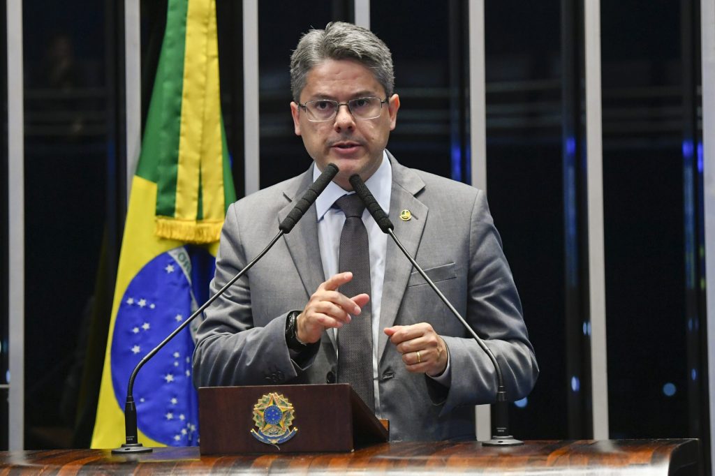 Alessandro Vieira aciona STF para suspender MP alterada por Bolsonaro que dificulta exclusao de perfis nas redes sociais