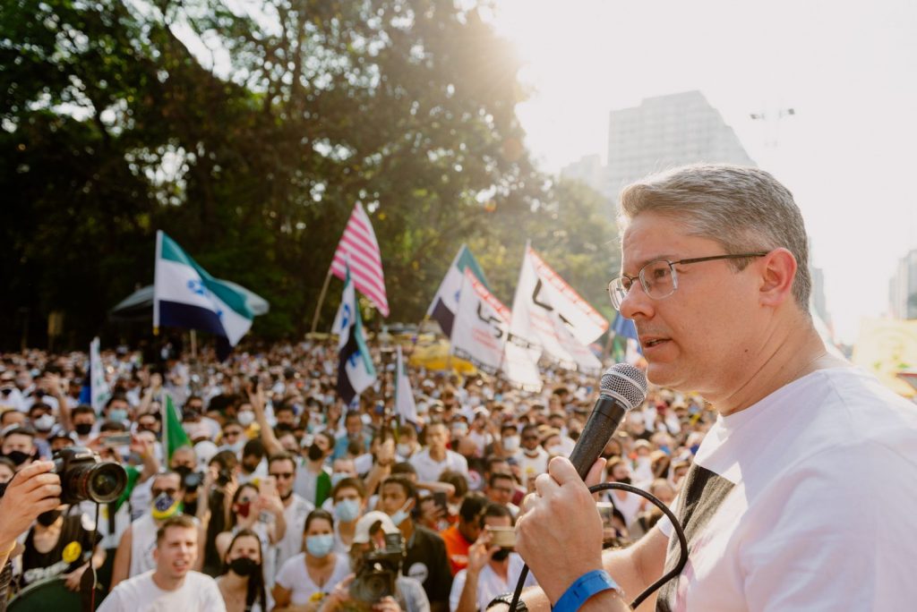 Alessandro Vieira e multado por nao usar mascara durante ato contra Bolsonaro em Sao Paulo