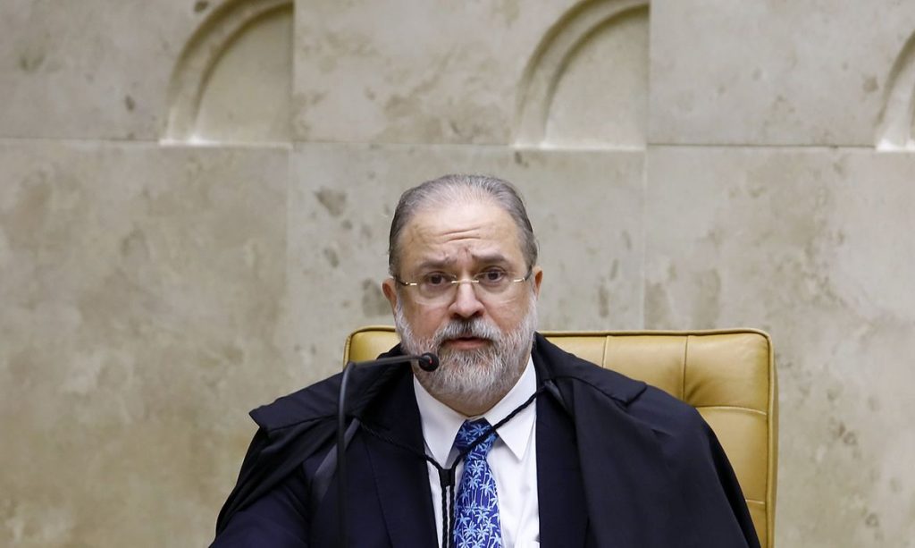 Aras quer suspensao de MP de Bolsonaro que dificulta combate a fake news
