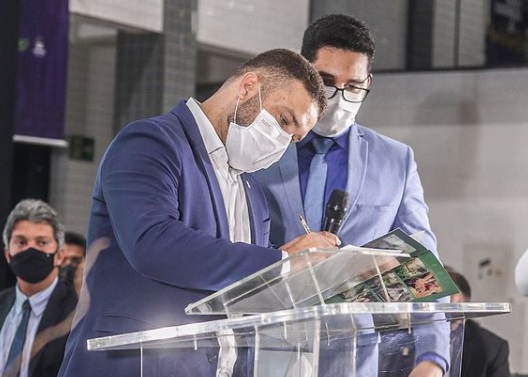 Codevasf entrega onibus ao Lar Evangelico das Assembleias de Deus com emenda do deputado Fabio Henrique