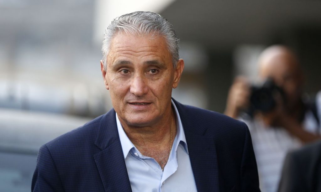Com jogadores do futebol ingles Tite convoca selecao brasileira