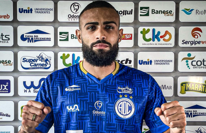 Confianca Ex Parana volante Adriano chega para ajudar clube na campanha da serie B2
