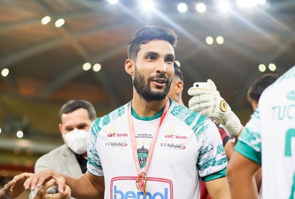Confianca anuncia contratacao do volante Vinicius Barba