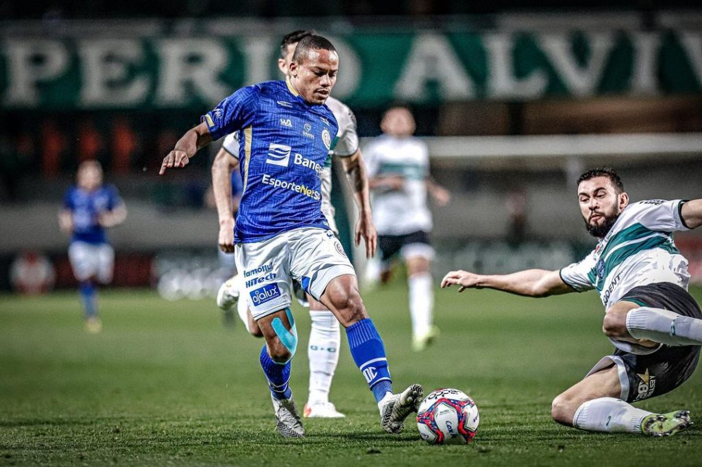 Confianca deixa vitoria escapar nos acrescimos e amarga empate com Coritiba