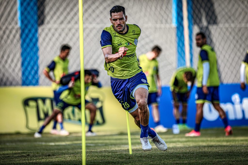 Confianca retoma preparacao para partida contra Sampaio Correa pelo Brasileirao