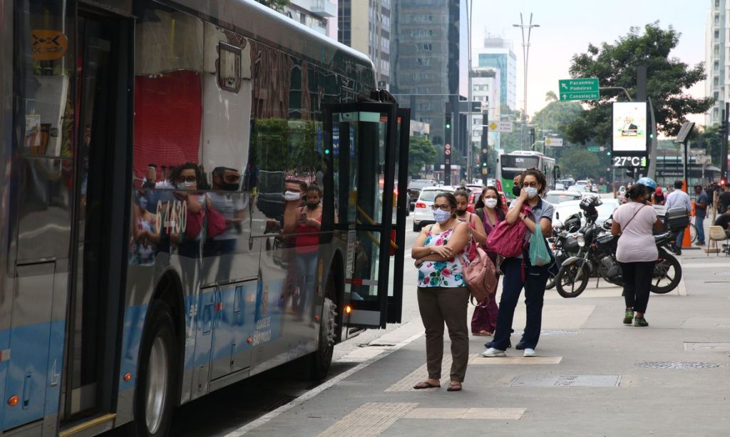 Covid 19 casos no Brasil sobem para 2091 milhoes e mortes para 5841 mil