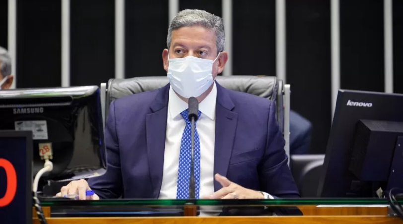 E hora de dar um basta a essa escalada em um infinito looping negativo afirma Lira em discurso apos falas de Bolsonaro