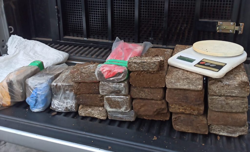 Em acao policia apreende 15kg de maconha no bairro Jabotiana e1632919461541