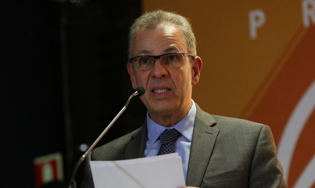 Em pronunciamento nacional ministro de Minas e Energia pede esforco inadiavel para reduzir consumo de energia